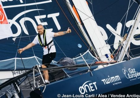 Les collaborateurs Onet mobilisés aux côtés de Fabrice Amedeo au départ de la Vendée Arctique les Sables d’Olonne