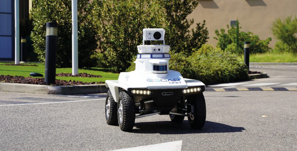 OSCAR, un partenaire industriel, un robot de surveillance terrestre